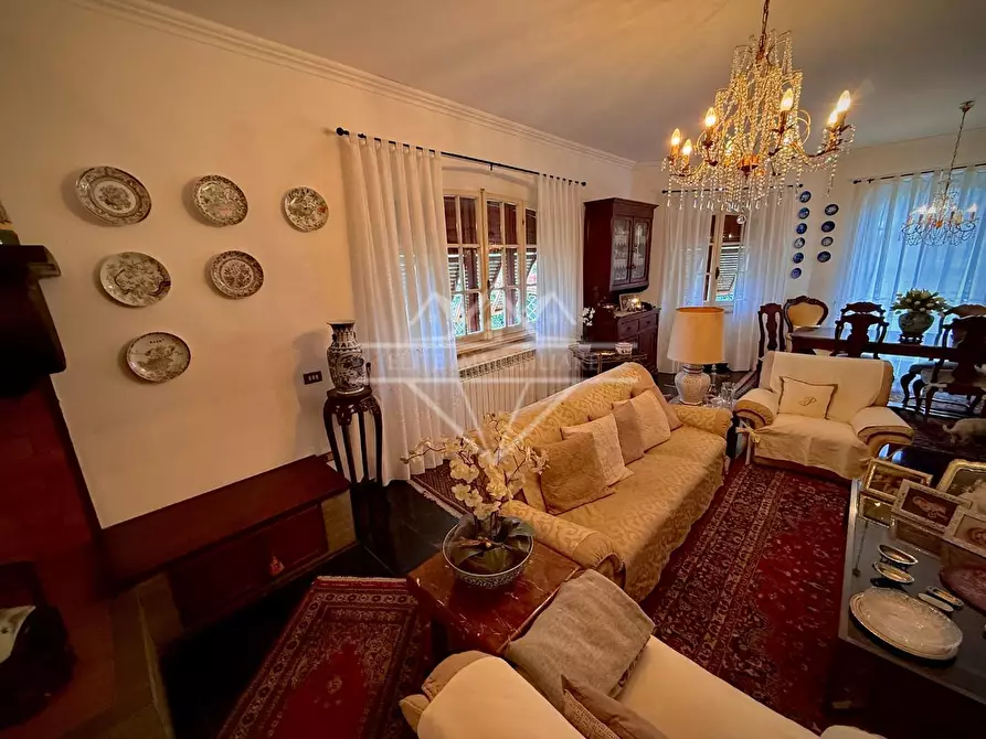 Immagine 39 di Villa in vendita  a Carrara