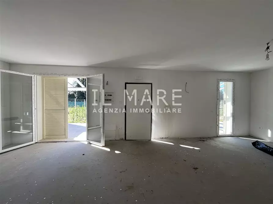 Immagine 11 di Casa bifamiliare in vendita  a Massa