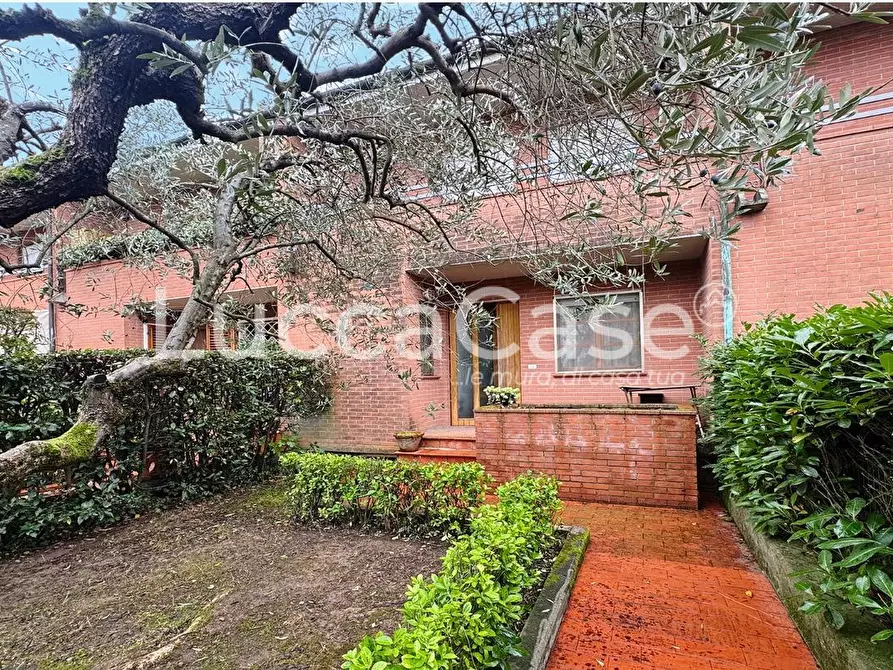 Immagine 25 di Villetta a schiera in vendita  a Capannori