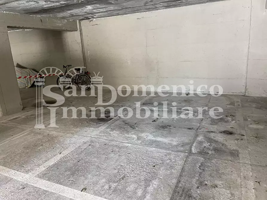 Immagine 2 di Garage in vendita  a Calci