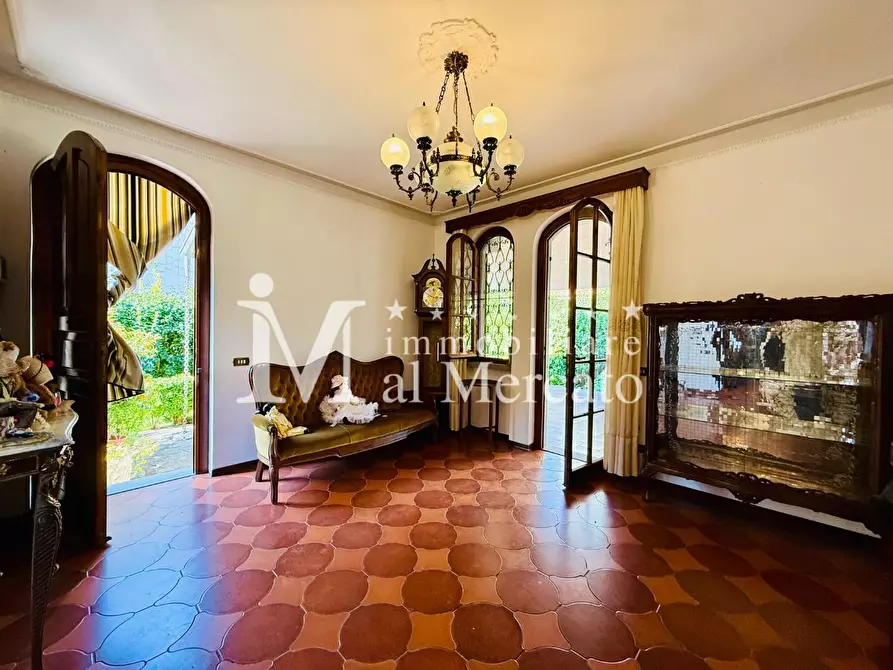 Immagine 7 di Villa in vendita  a Viareggio