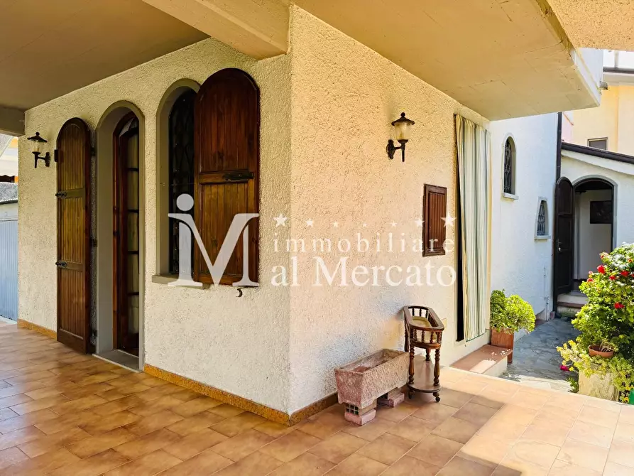 Immagine 58 di Villa in vendita  a Viareggio
