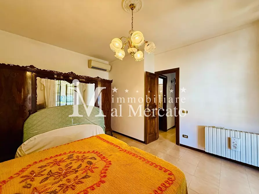 Immagine 25 di Villa in vendita  a Viareggio