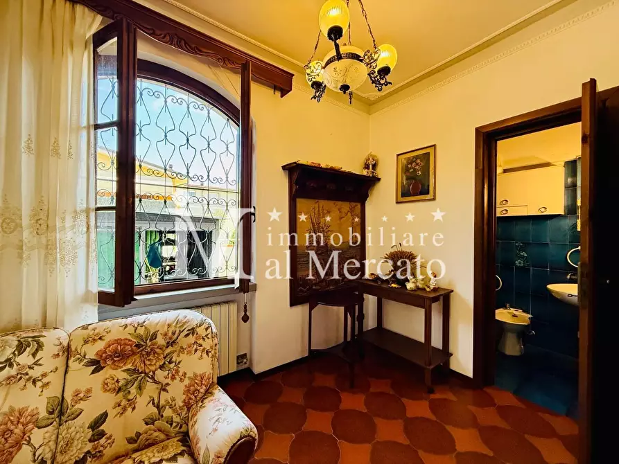 Immagine 12 di Villa in vendita  a Viareggio