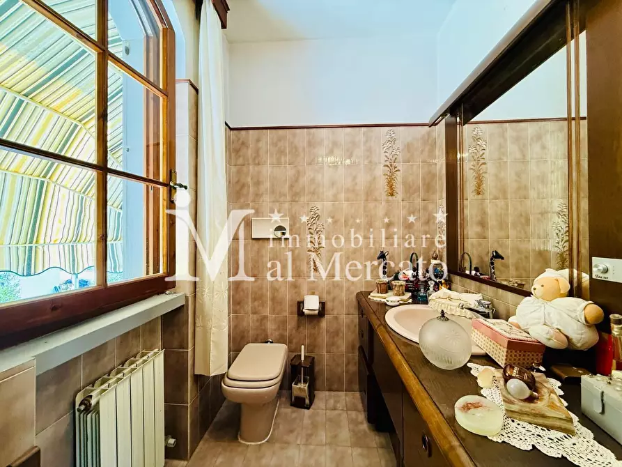 Immagine 29 di Villa in vendita  a Viareggio