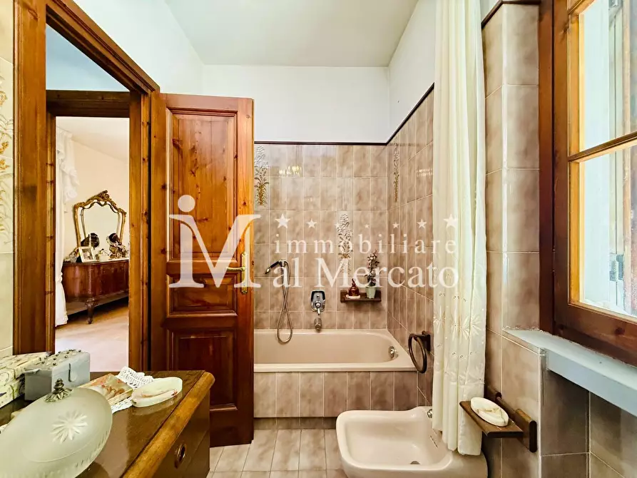 Immagine 28 di Villa in vendita  a Viareggio