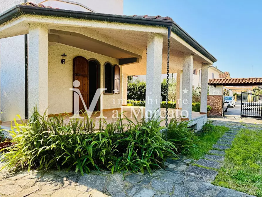 Immagine 47 di Villa in vendita  a Viareggio