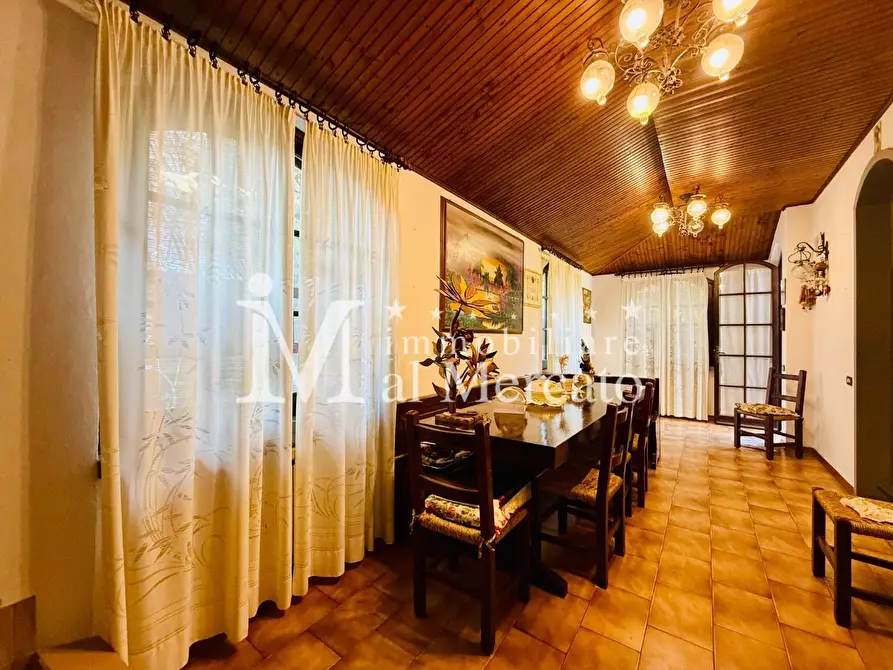 Immagine 16 di Villa in vendita  a Viareggio