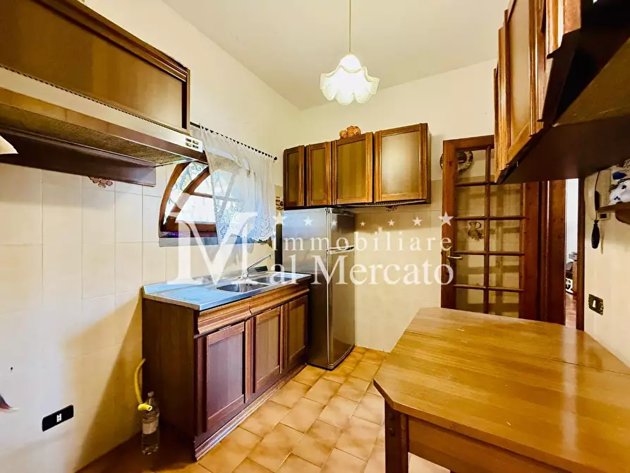 Immagine 18 di Villa in vendita  a Viareggio