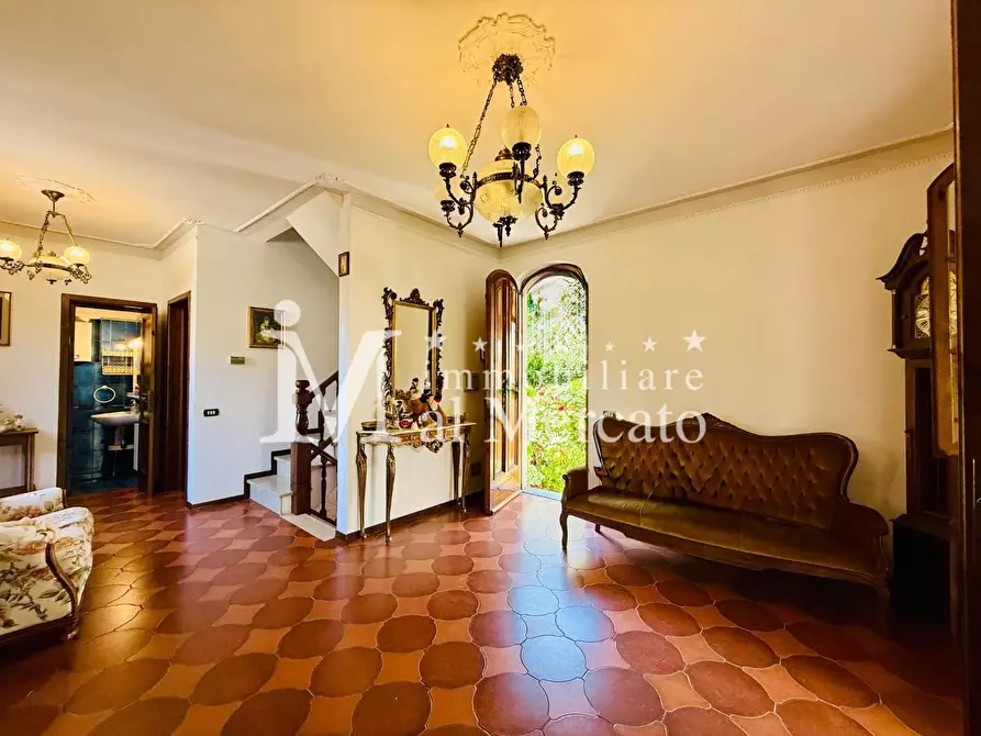 Immagine 10 di Villa in vendita  a Viareggio