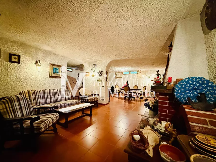 Immagine 39 di Villa in vendita  a Viareggio