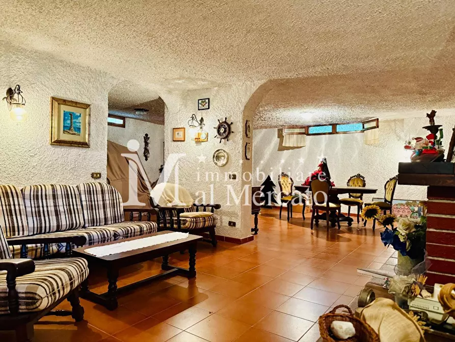 Immagine 40 di Villa in vendita  a Viareggio