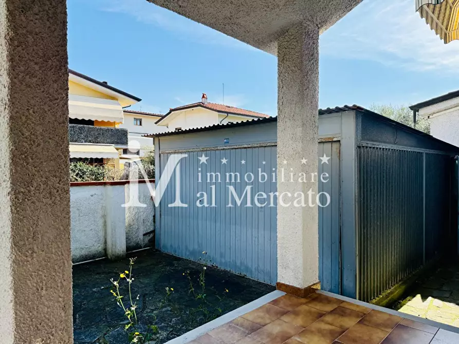 Immagine 55 di Villa in vendita  a Viareggio