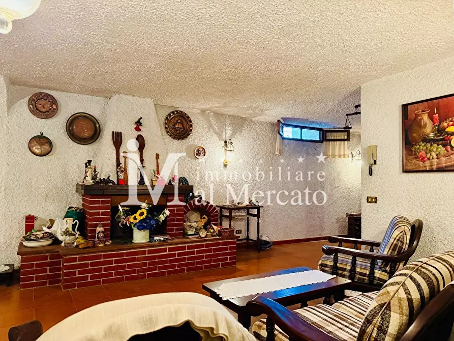 Immagine 41 di Villa in vendita  a Viareggio