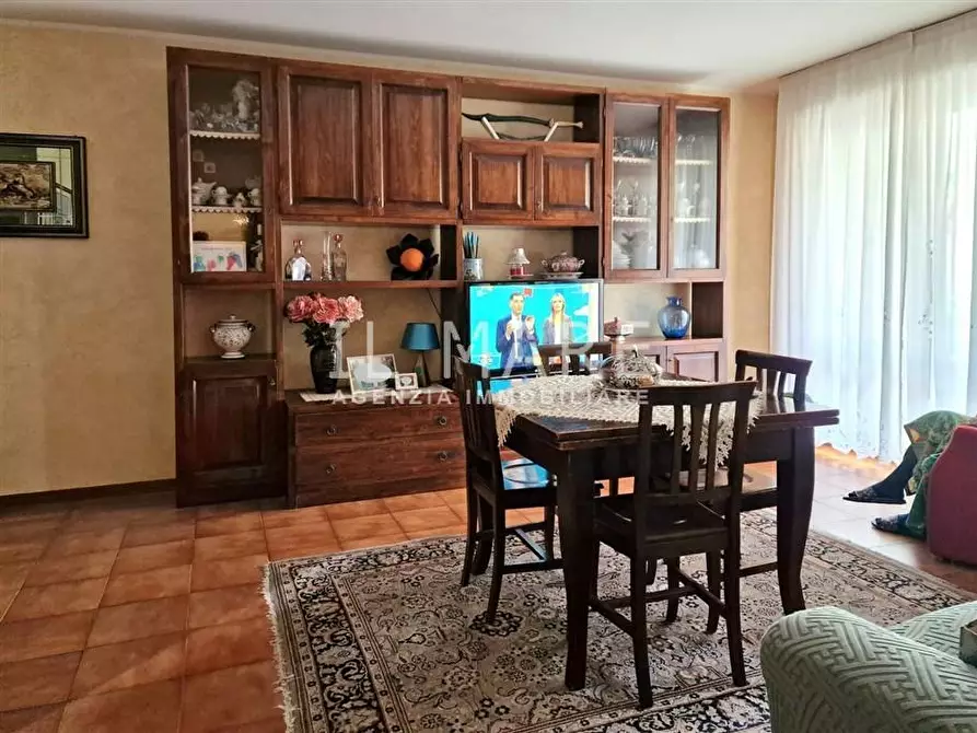 Immagine 4 di Appartamento in vendita  a Massa