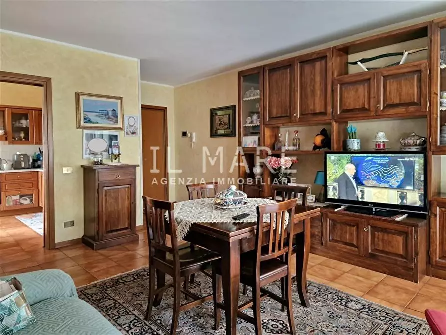 Immagine 1 di Appartamento in vendita  a Massa