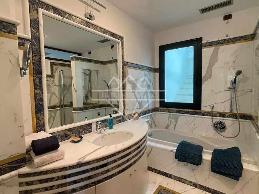 Immagine 25 di Casa bifamiliare in vendita  a Carrara