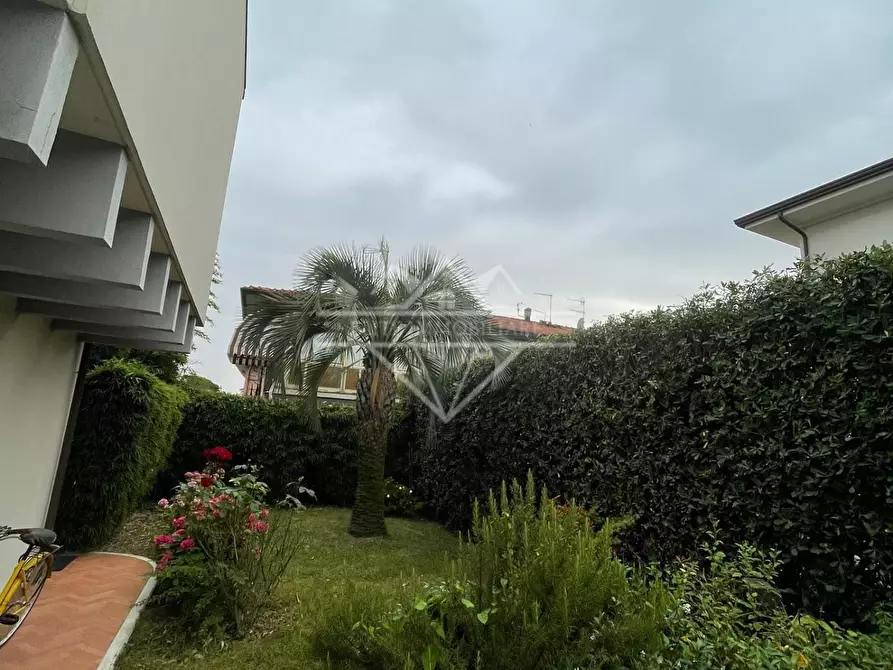 Immagine 6 di Casa bifamiliare in vendita  a Carrara