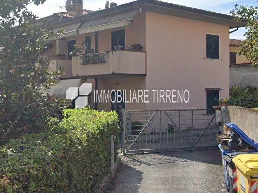 Immagine 1 di Garage in vendita  a Massa