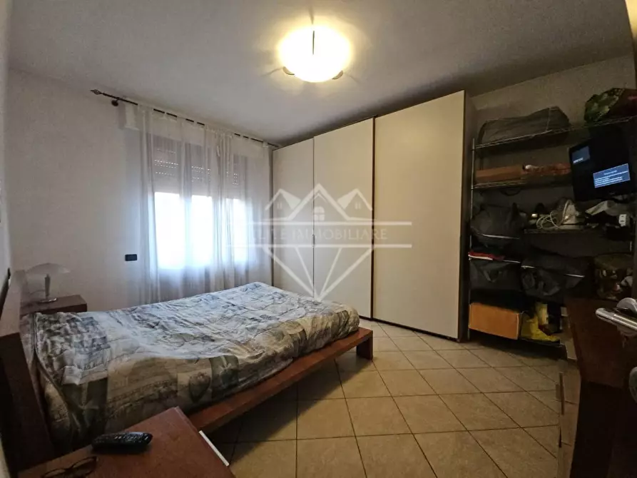 Immagine 29 di Casa bifamiliare in affitto  a Carrara