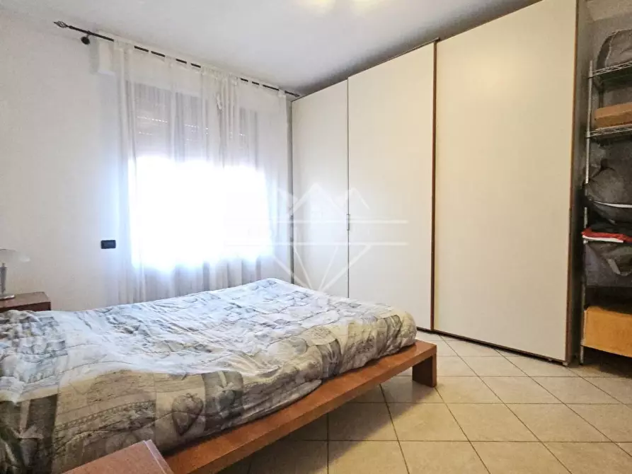 Immagine 30 di Casa bifamiliare in affitto  a Carrara