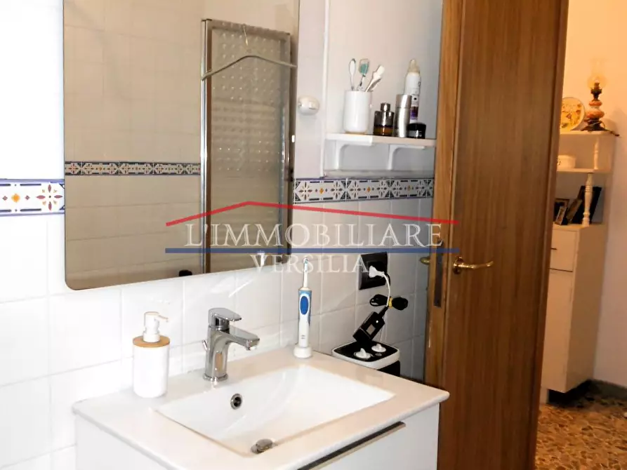 Immagine 30 di Casa bifamiliare in vendita  a Massa