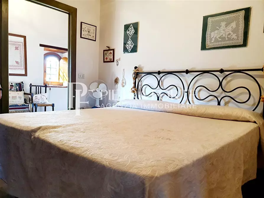 Immagine 5 di Rustico / casale in vendita  a Camaiore