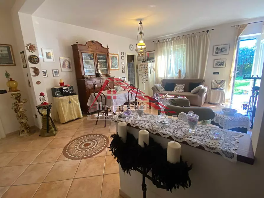 Immagine 9 di Villa in vendita  a San Giuliano Terme