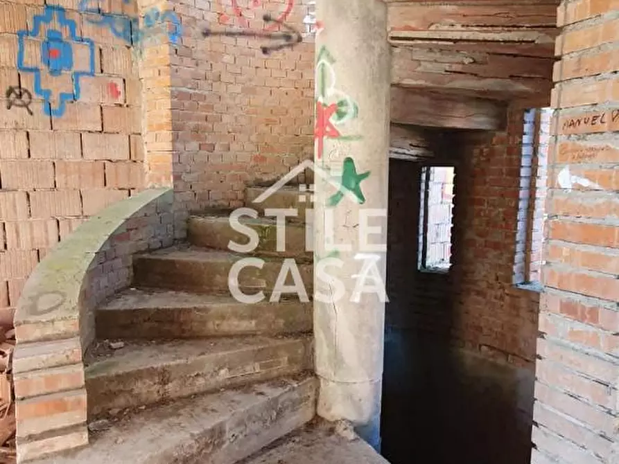 Immagine 7 di Villa in vendita  a Capannori