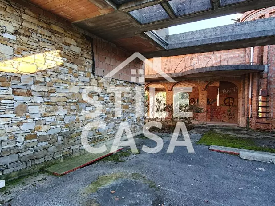 Immagine 3 di Villa in vendita  a Capannori