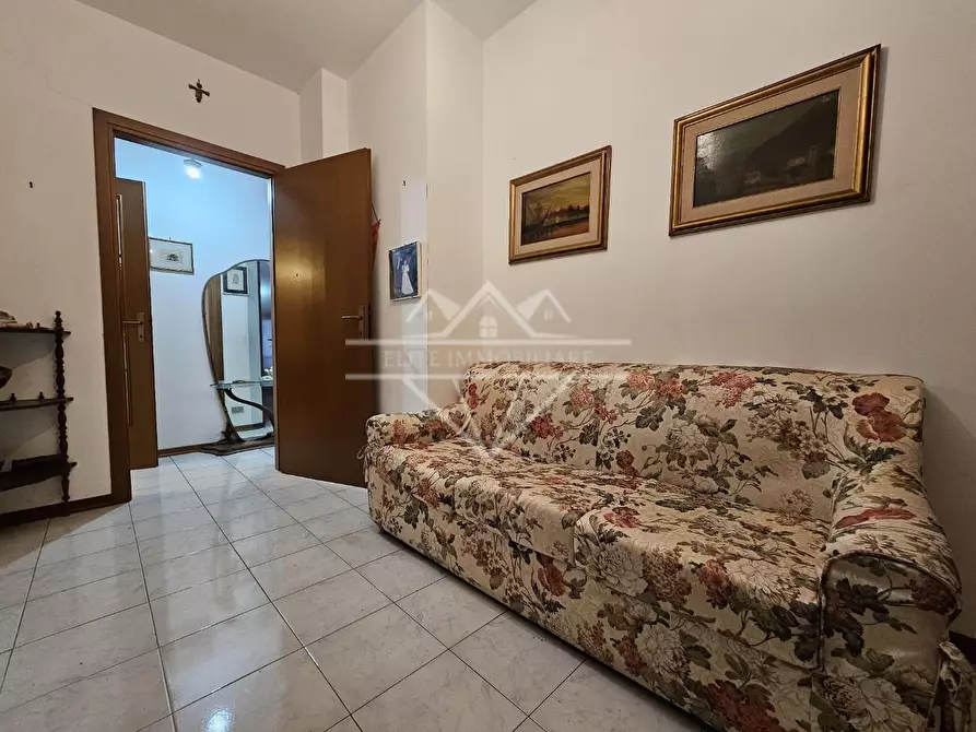 Immagine 11 di Appartamento in vendita  a Carrara