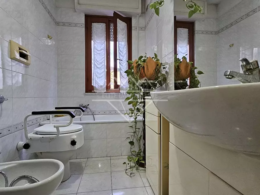 Immagine 19 di Appartamento in vendita  a Carrara