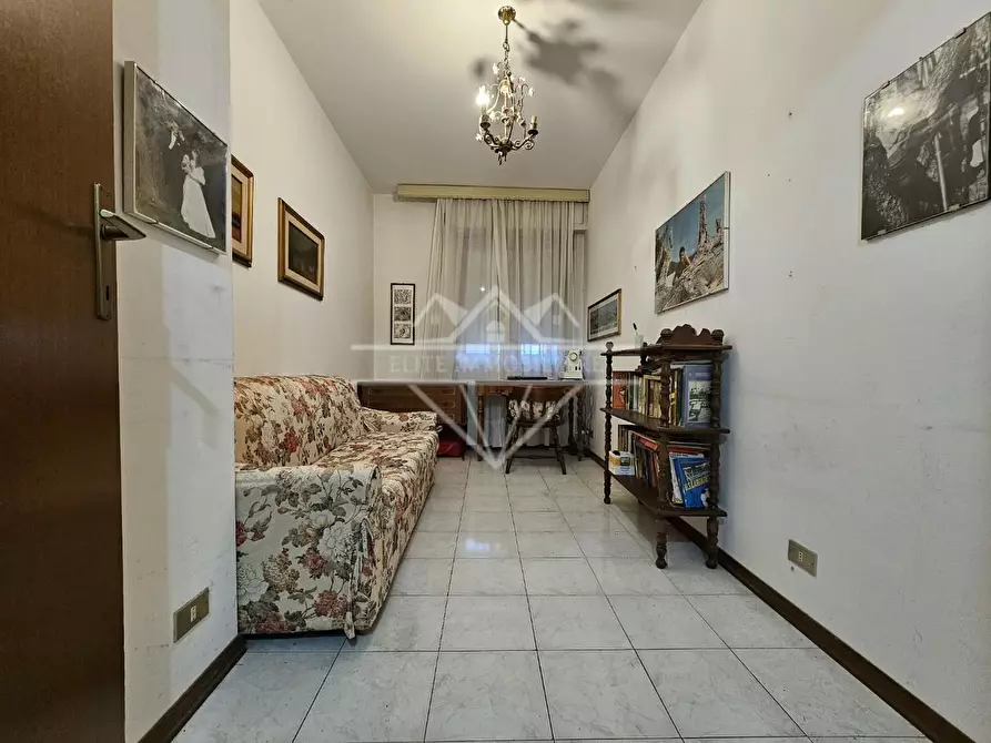 Immagine 12 di Appartamento in vendita  a Carrara