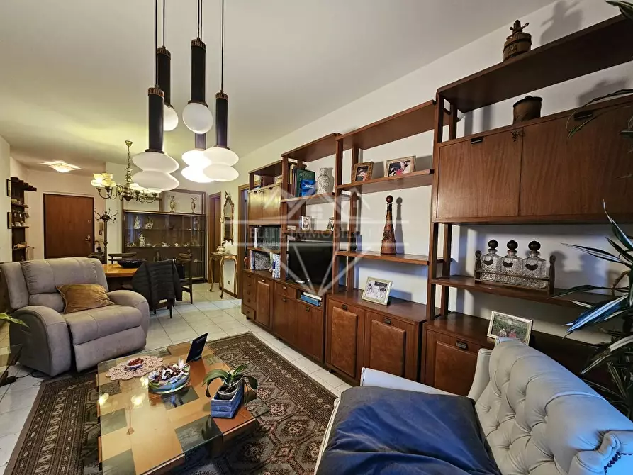 Immagine 2 di Appartamento in vendita  a Carrara