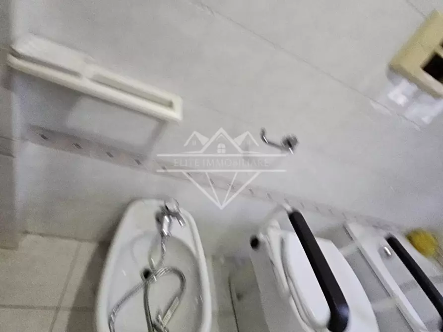 Immagine 18 di Appartamento in vendita  a Carrara