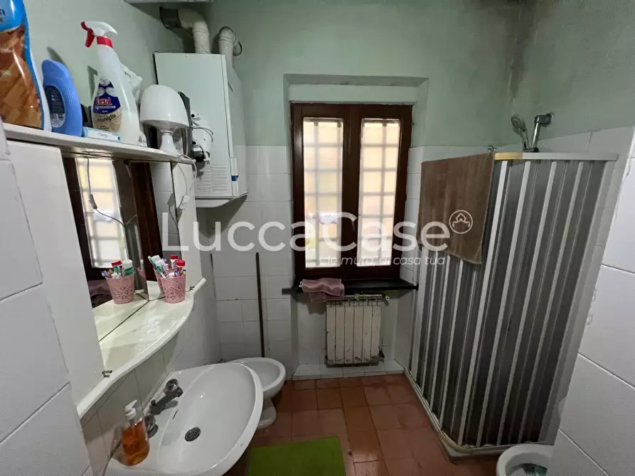 Immagine 9 di Appartamento in vendita  a Lucca