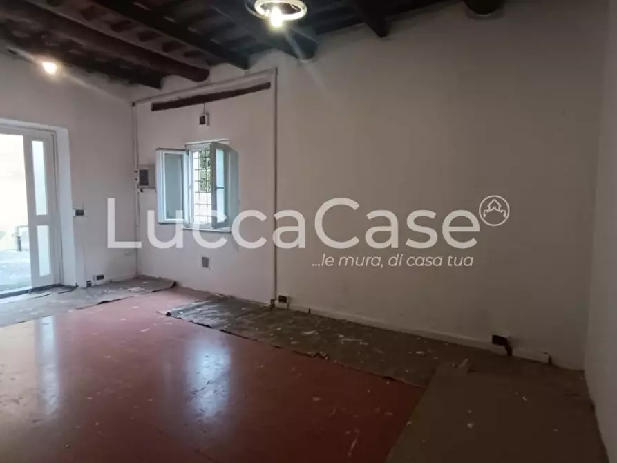 Immagine 3 di Appartamento in vendita  a Lucca
