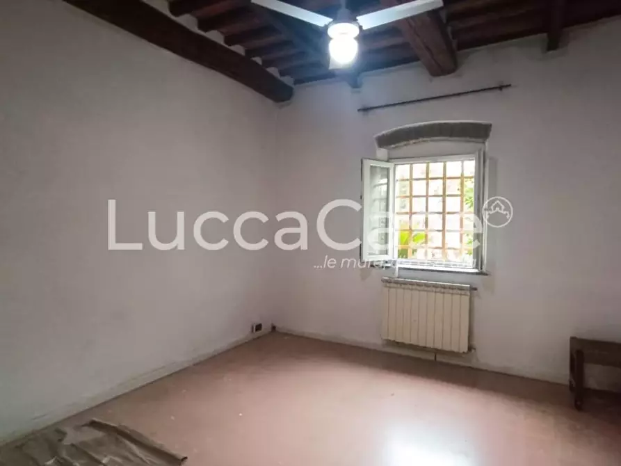 Immagine 4 di Appartamento in vendita  a Lucca