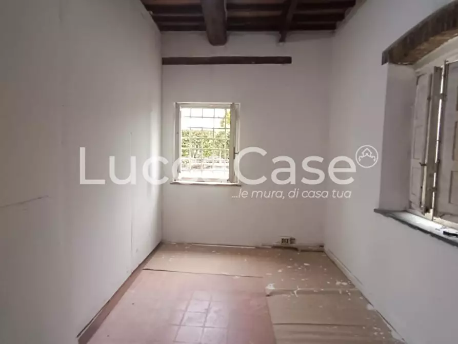 Immagine 6 di Appartamento in vendita  a Lucca