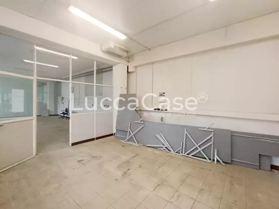 Immagine 18 di Capannone industriale in affitto  a Porcari