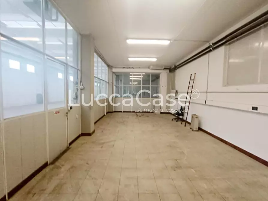 Immagine 16 di Capannone industriale in affitto  a Porcari