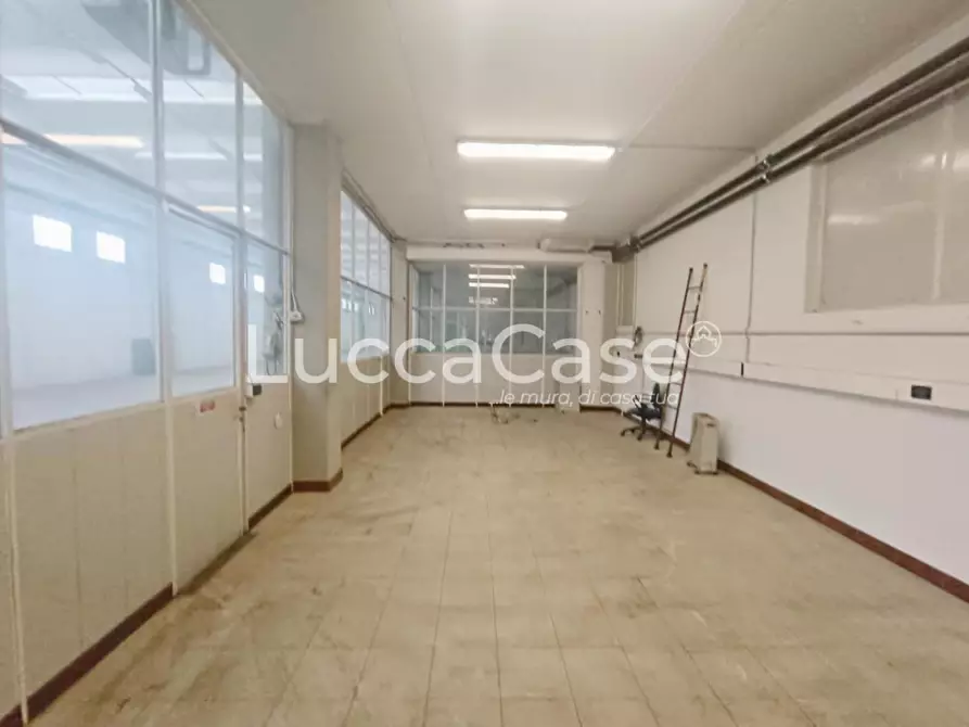 Immagine 14 di Capannone industriale in affitto  a Porcari