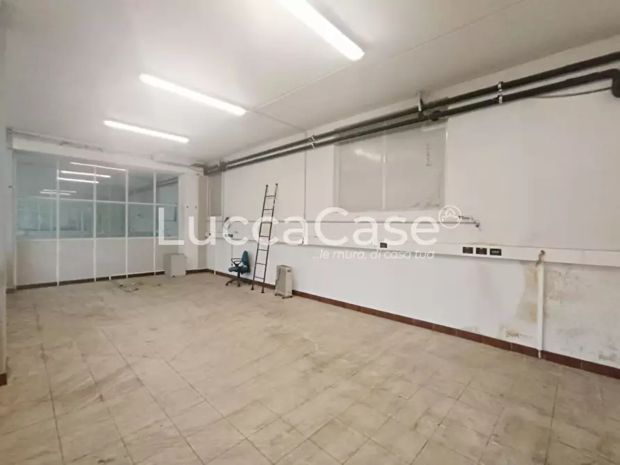 Immagine 19 di Capannone industriale in affitto  a Porcari