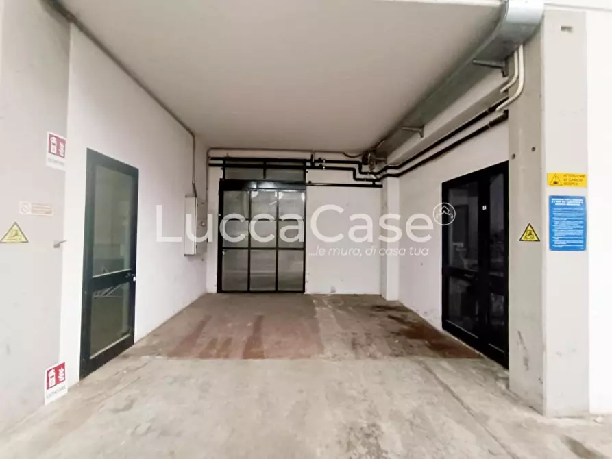 Immagine 20 di Capannone industriale in affitto  a Porcari