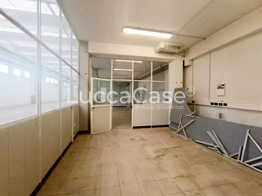 Immagine 17 di Capannone industriale in affitto  a Porcari