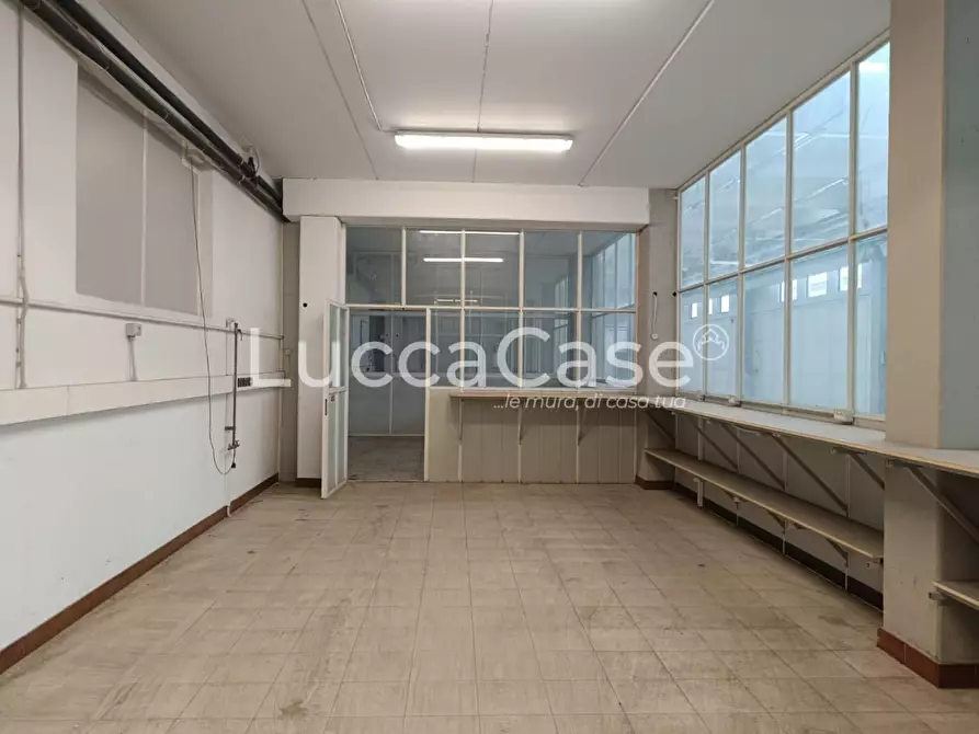 Immagine 10 di Capannone industriale in affitto  a Porcari