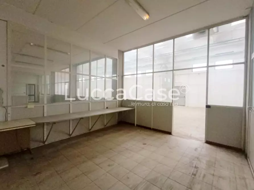 Immagine 12 di Capannone industriale in affitto  a Porcari