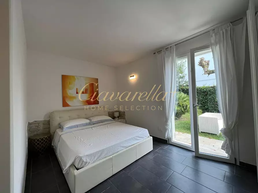 Immagine 15 di Villa in vendita  a Forte Dei Marmi