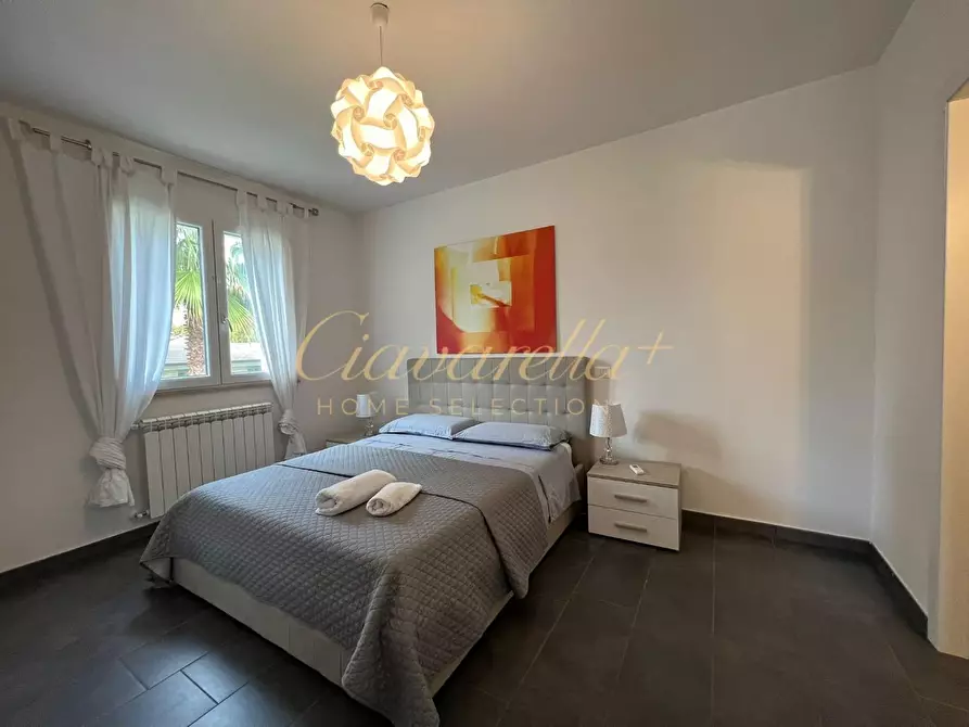 Immagine 8 di Villa in vendita  a Forte Dei Marmi