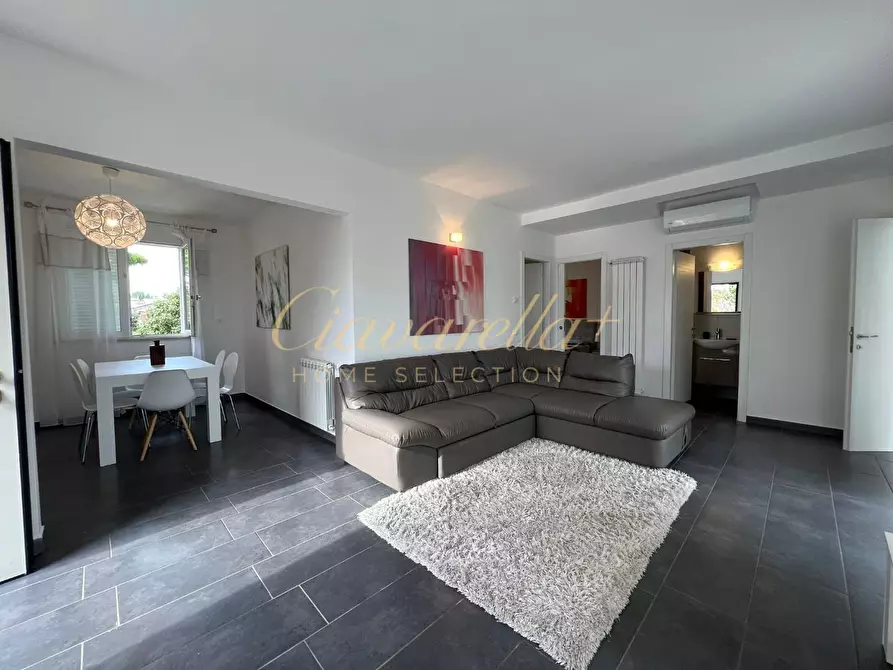 Immagine 11 di Villa in vendita  a Forte Dei Marmi